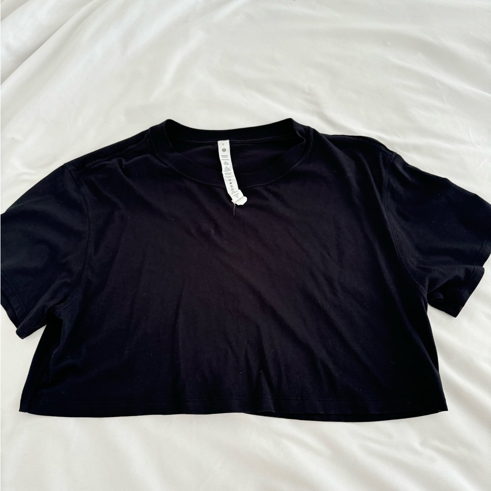 Lululemon cropped shirt